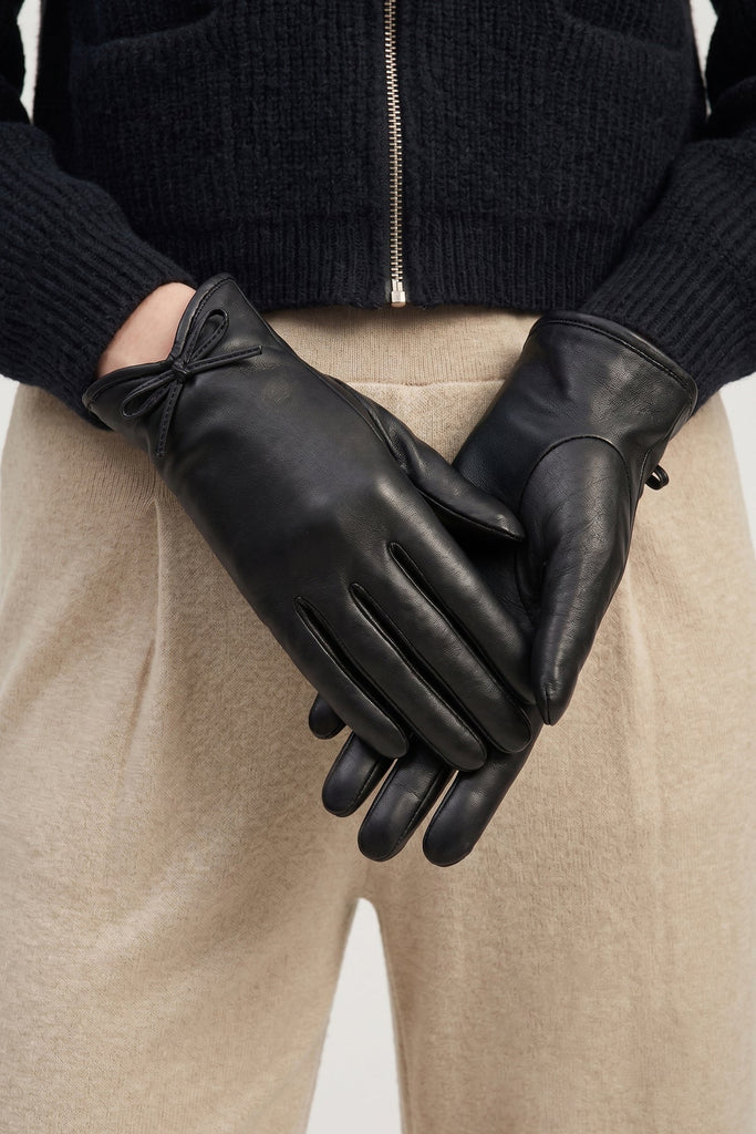 Gloves – SOLE DESIRE // RUN NEWPORT