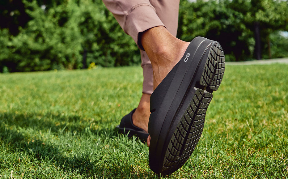 ☆人気☆OOMEGA OOAHH SLIDE : 2color/OOFOS☆ Women's OOmega OOahh Stacked Sandal - Black Sparkle – OOFOS