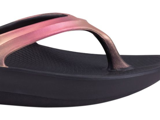 Oofos 2025 rose gold